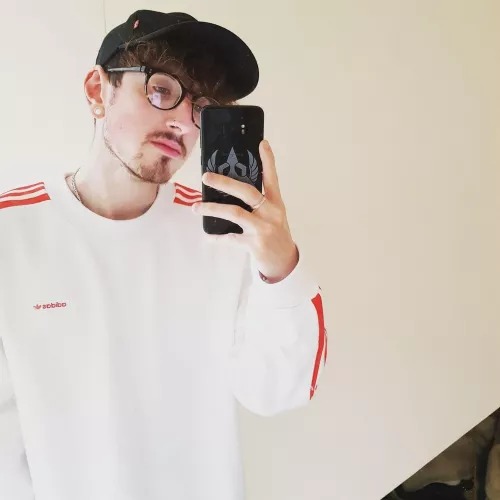 Any PC gamers wanna game sometime? 🥺 by Jamie_1999_