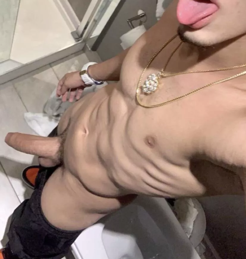 Any pig to worship this cock? 🐷🤑 posted by H0wdy0dy