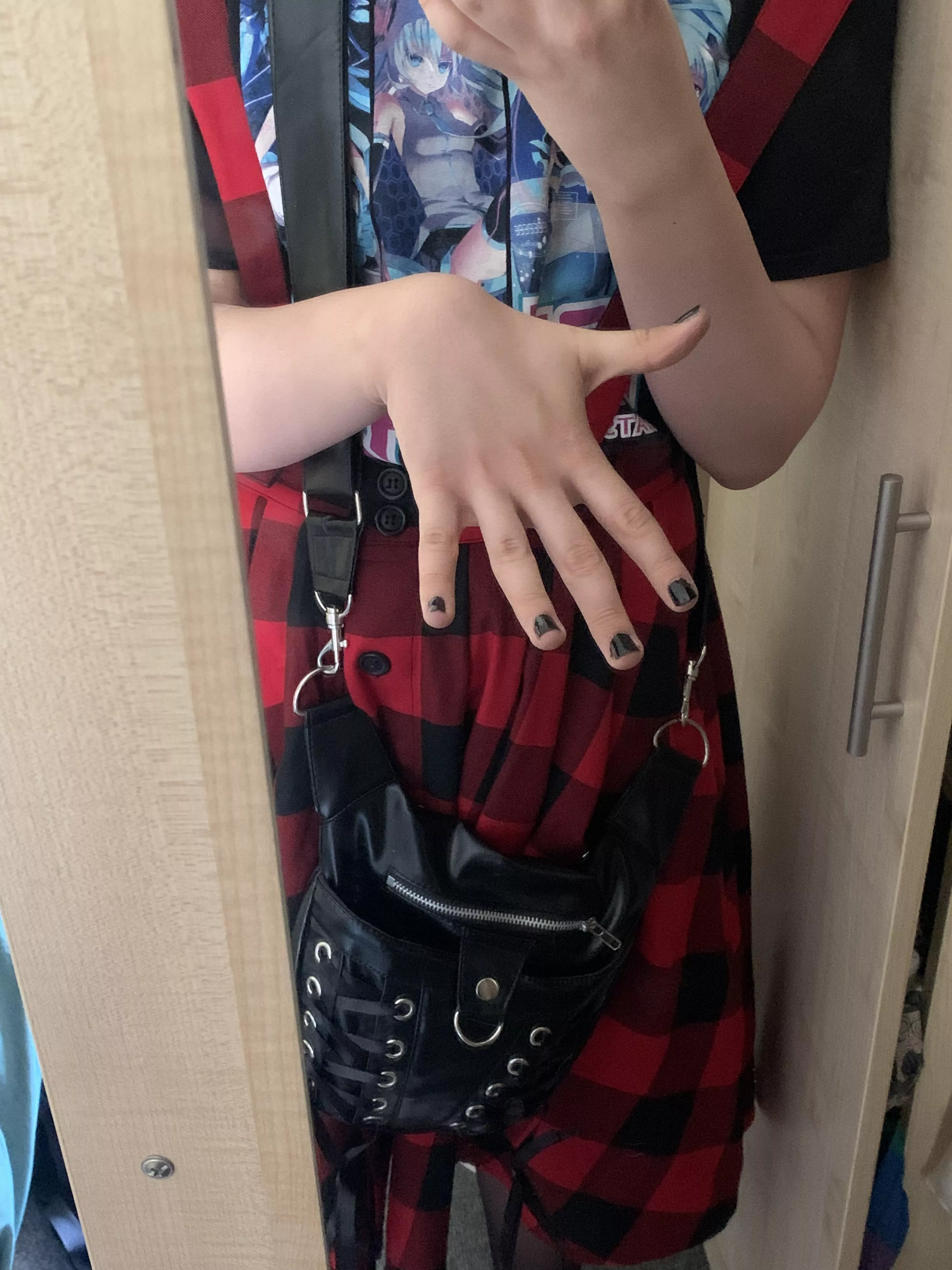 Any ps4 players? And any game recommendations? 😩🥰 posted by Femboy_tusk