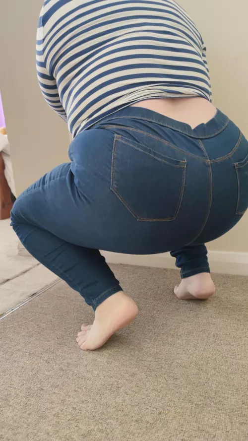 Any room for a milf's fat ass in this subreddit? by AnnieIsNaughty