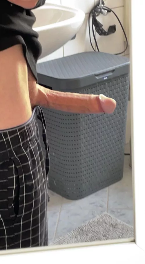 Any twinks/fems wanna give me a hand with this 🤌😏 by Hung_Teen01