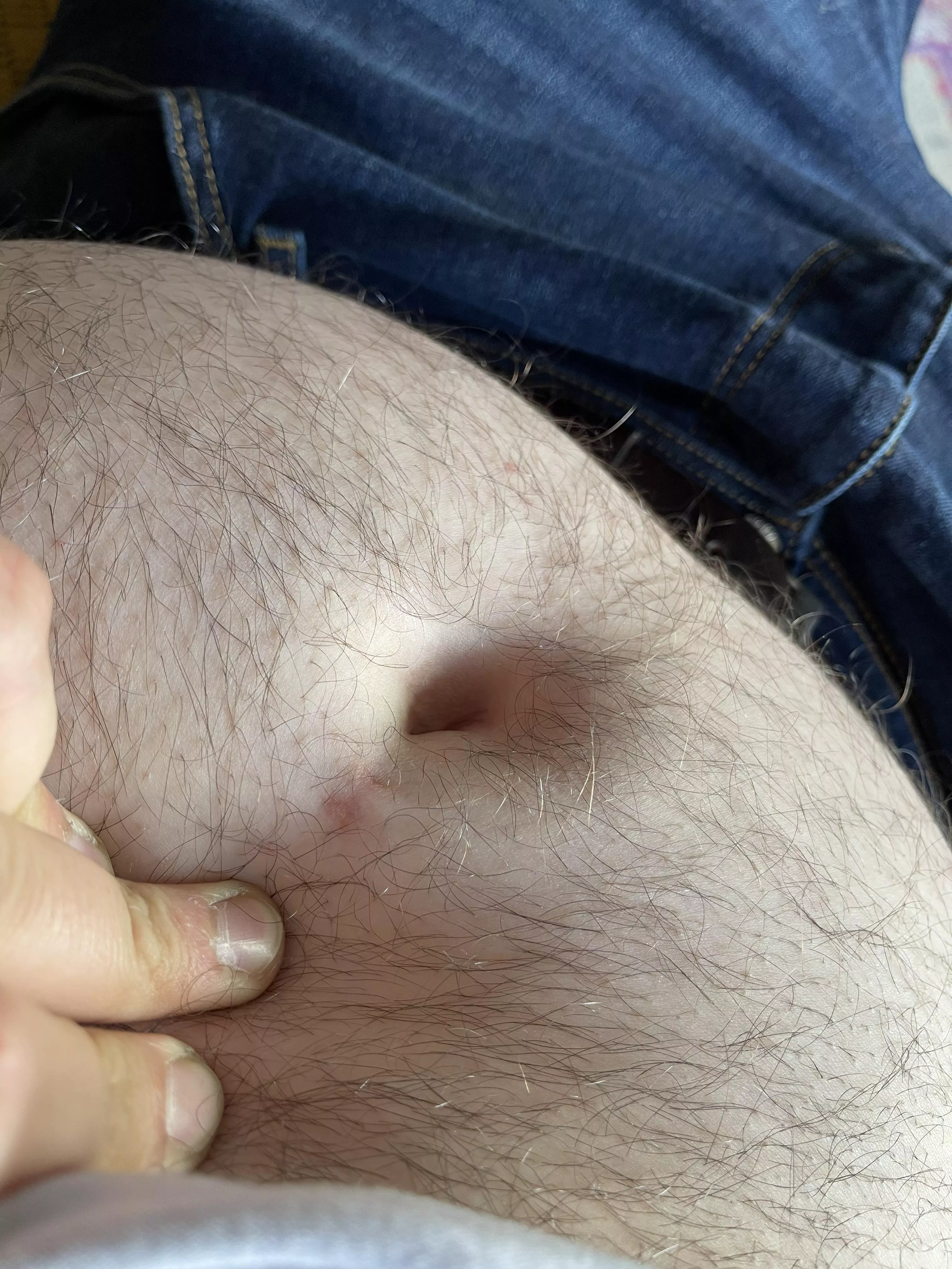Any women into guys belly buttons? 25 - UK based posted by Big_Herms