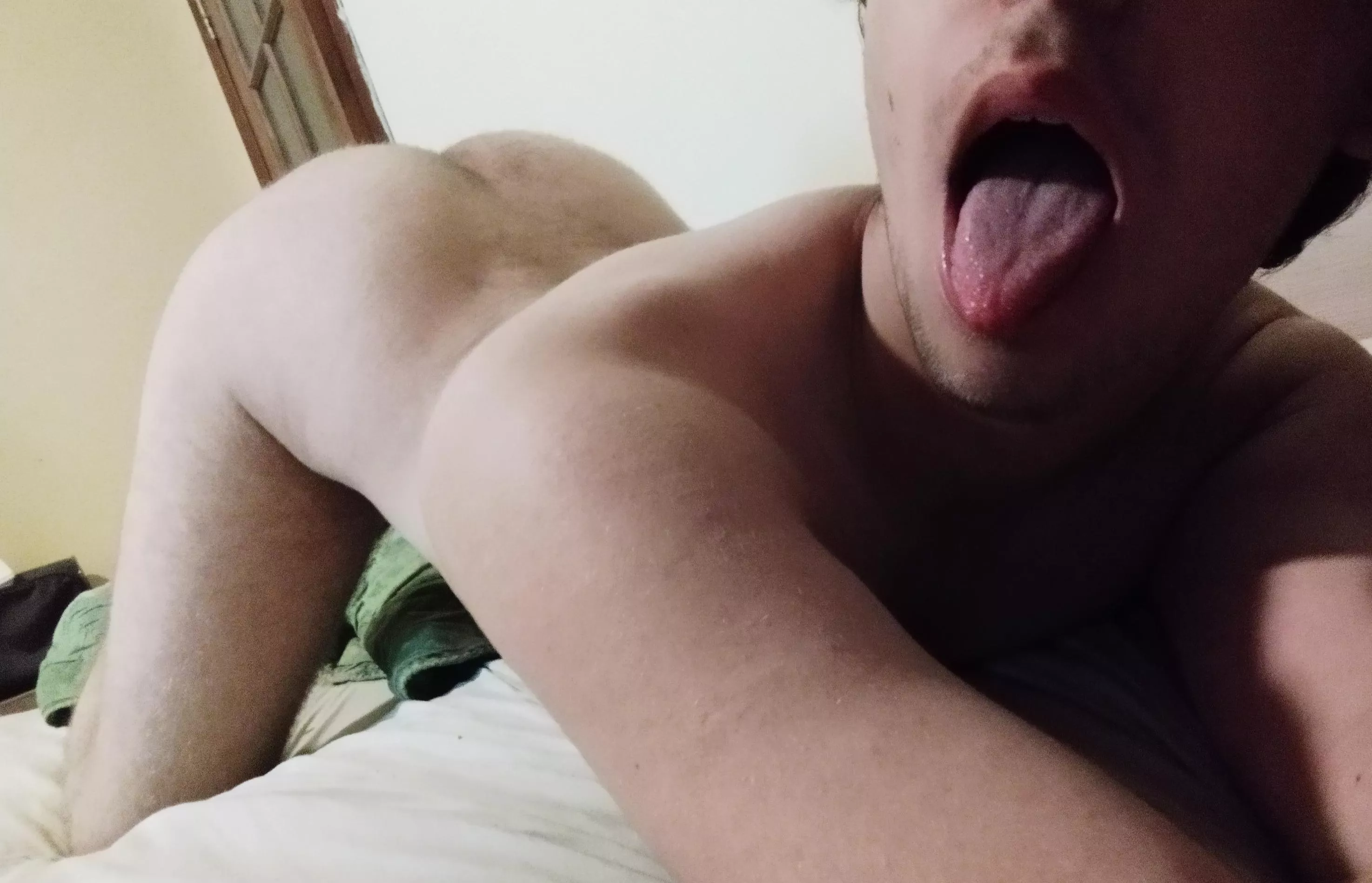 Anybody here need a gamer bottom?😉 posted by mirzmi