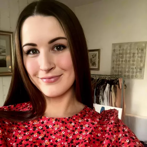 Anybody like my girl? Want another guy to have his way with her by letishcuffs