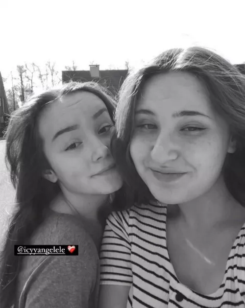 Anyone cum tribute her now(only this pic) you will get a reward by DerElias34