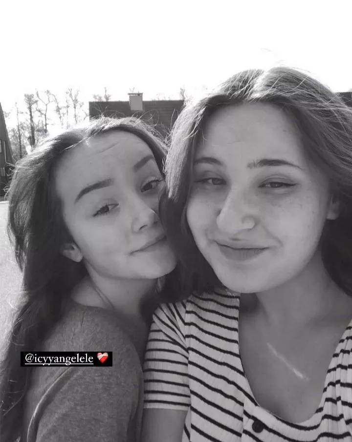 Anyone cum tribute her now(only this pic) you will get a reward posted by DerElias34