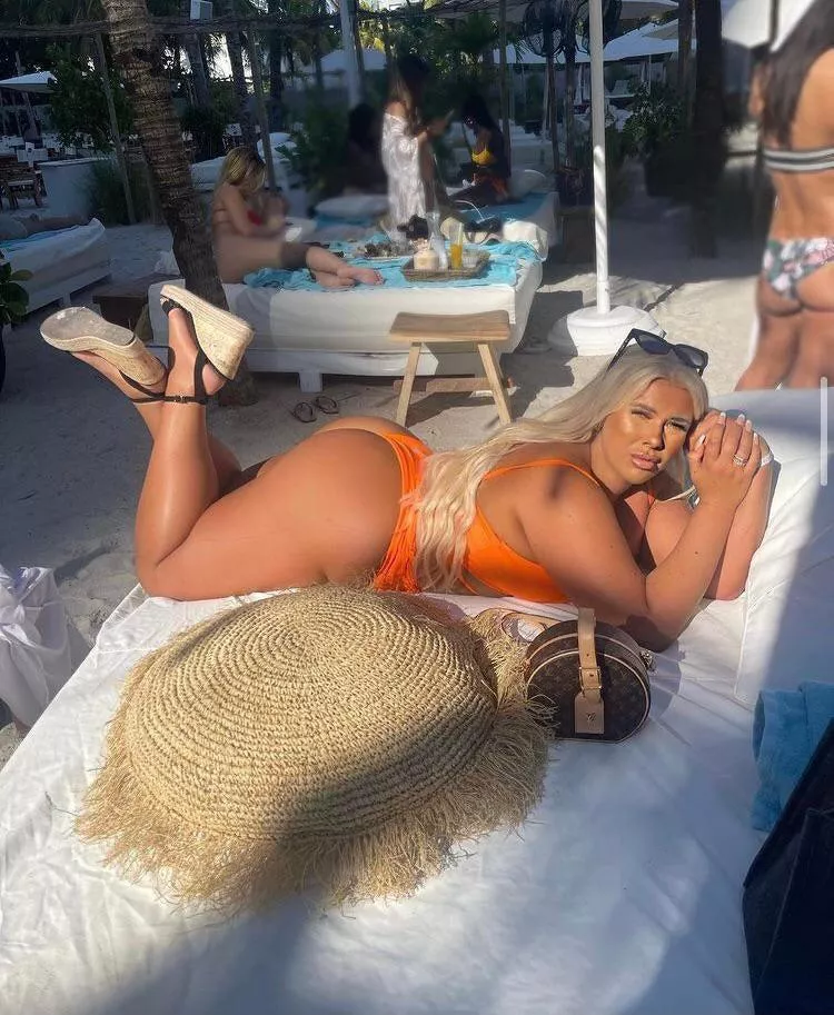 Anyone else like a chunky chav slut? posted by frame_astute