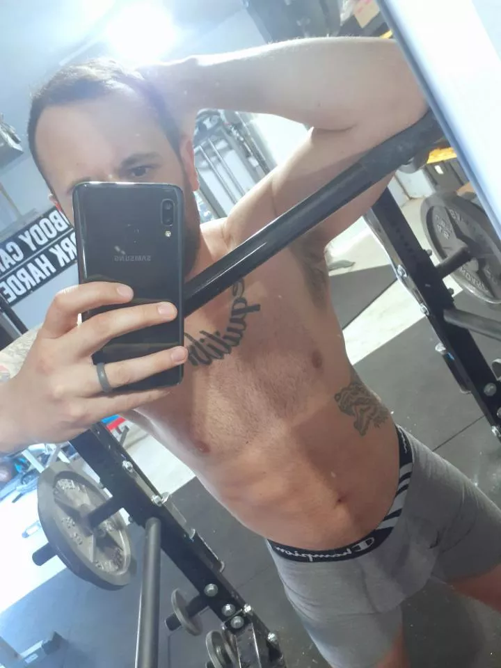 Anyone else like to workout with little on? posted by clovis_throwaway