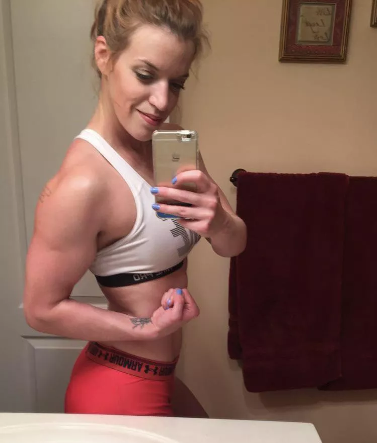 Anyone else love their delt dimples? posted by jessjesscscs