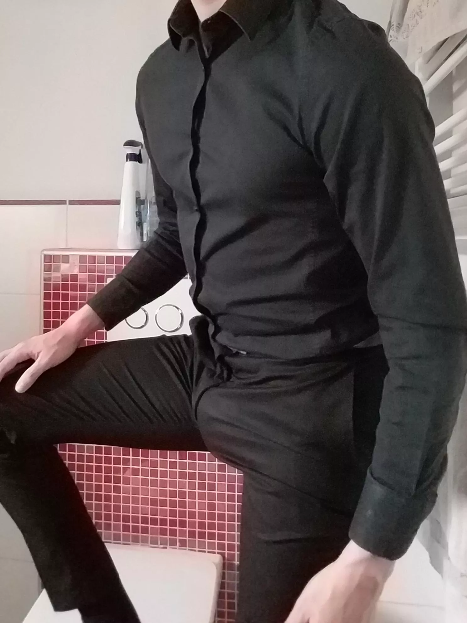 Anyone else loves it when people stare at your bulge? posted by uporabnik1234