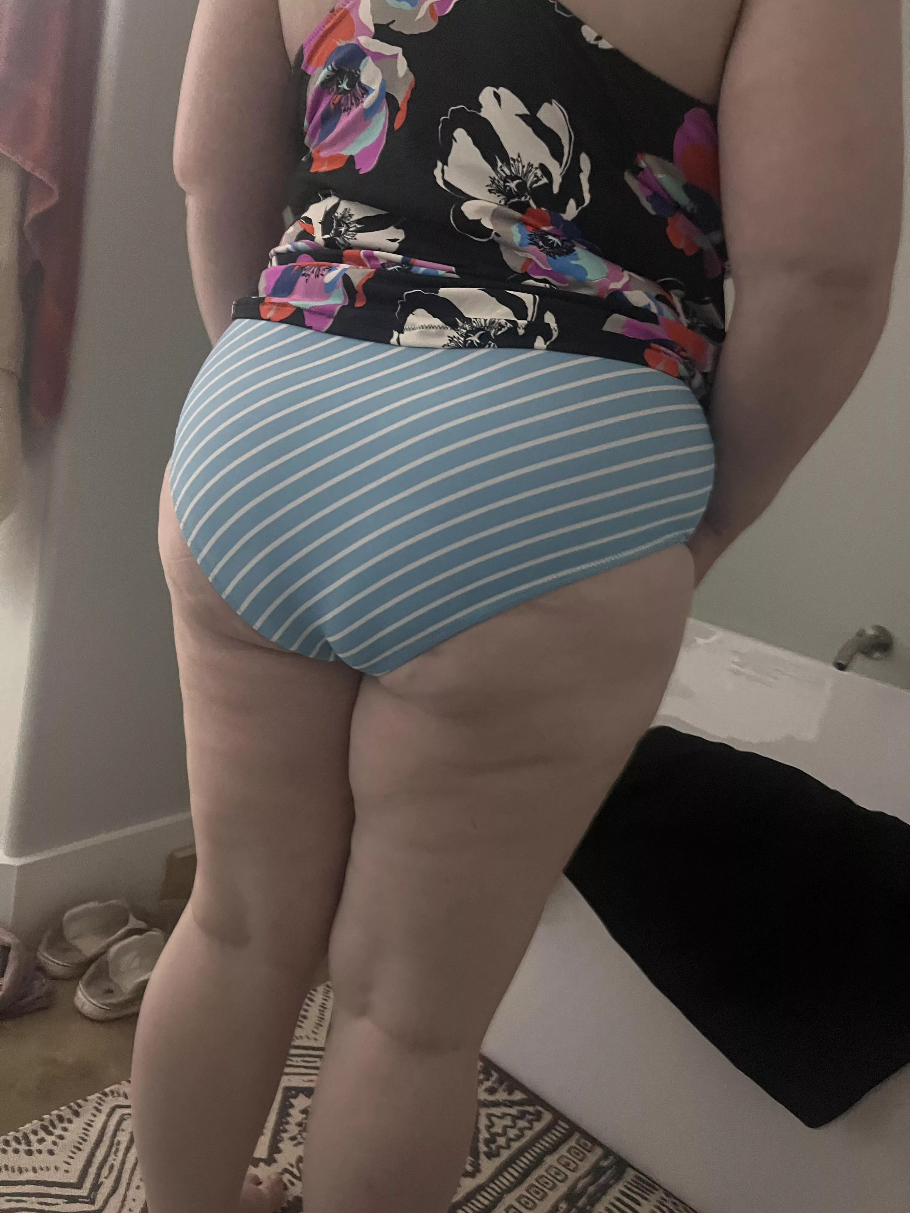 Anyone else want to see more of her? I show face. Kik is hotmilitarycouple posted by Thesourbunny1980