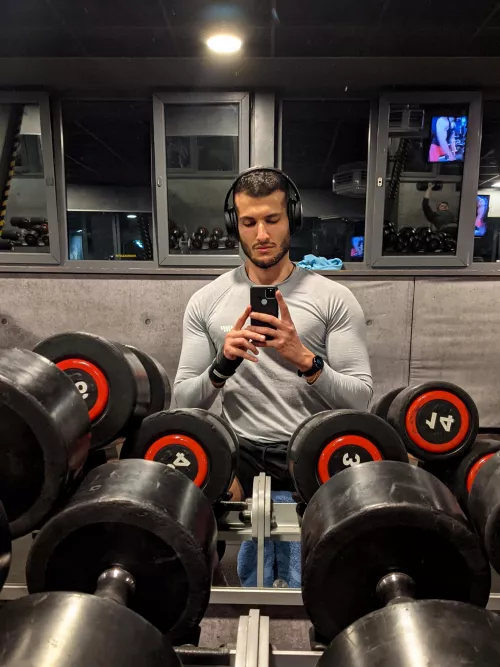 Anyone else who loves late night workouts?💪🏽 by kazekage-k