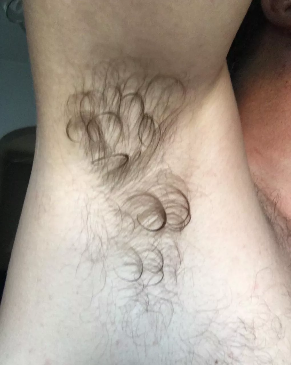 Anyone else’s pit hairs line up in curls when they’re really sweaty? posted by furry_vr