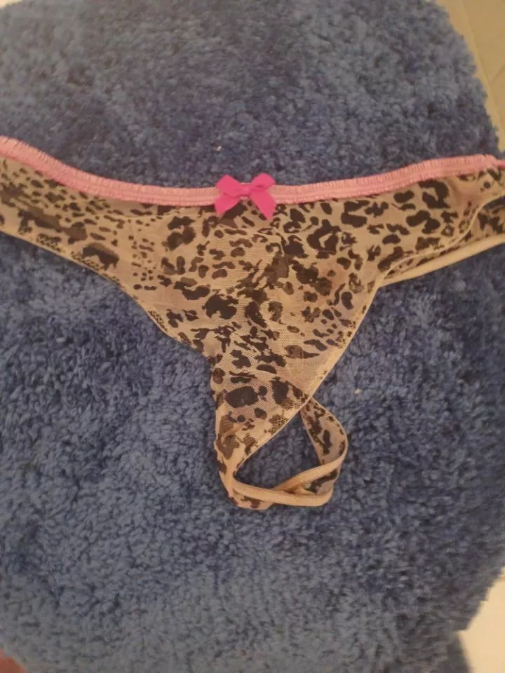anyone fancy to swap his cum panties. DM me posted by Dom24I7