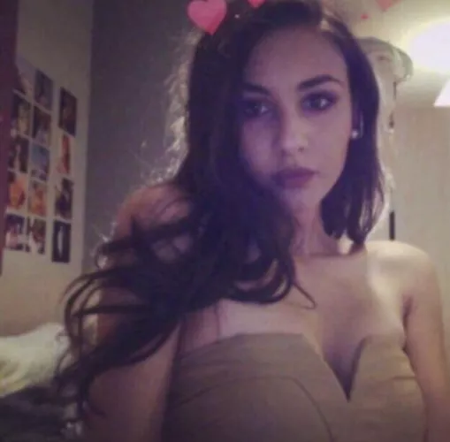 Anyone In uk want to pound my girl I’ll pay and help set it up by dazzze33