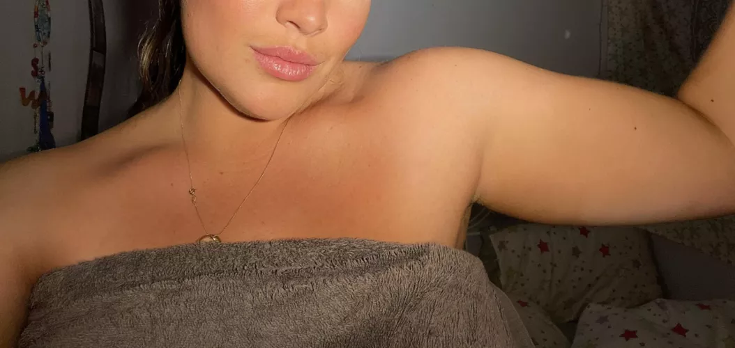 Anyone into a girl with these shoulders? by Both_Sheepherder_386