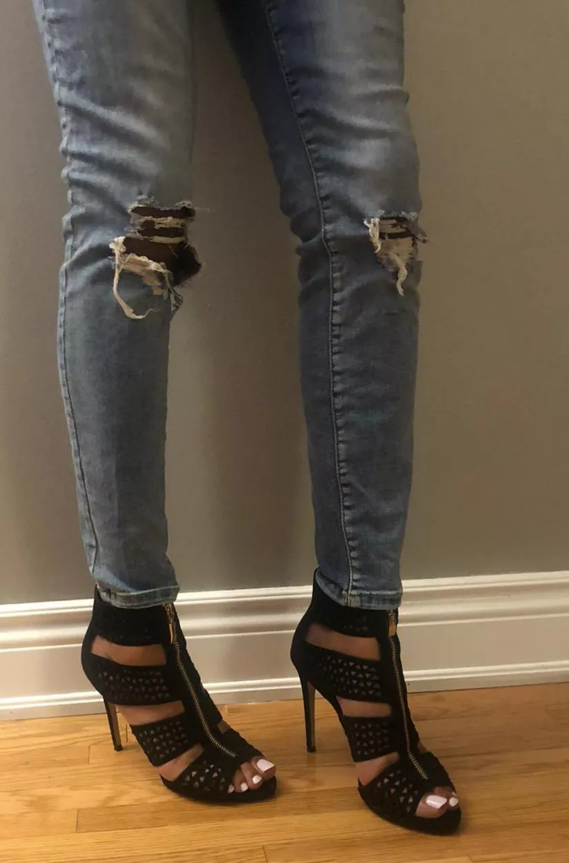 Anyone into feminine guys? posted by JasmineCD515