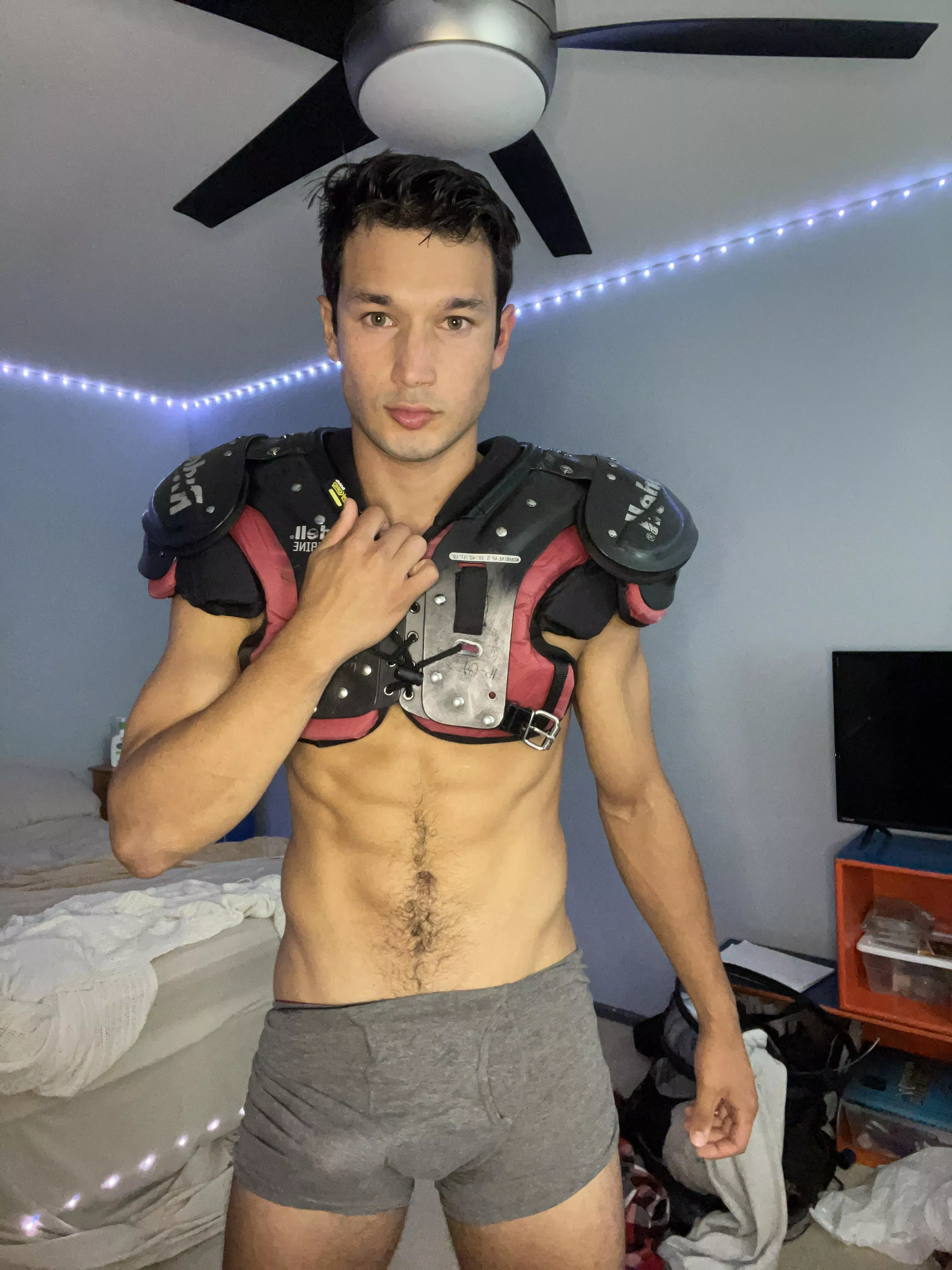 Anyone into football player bulges ? posted by Longjumping-Pair-816