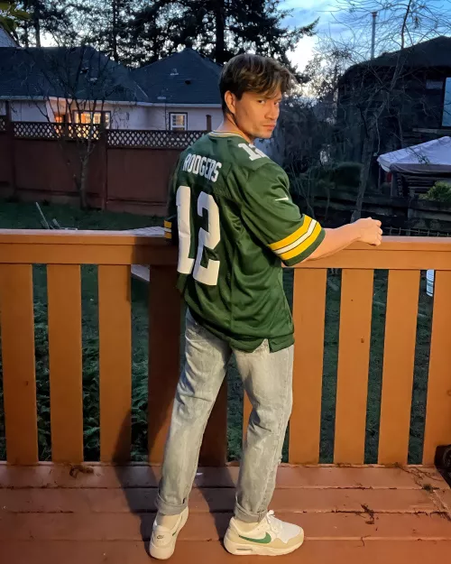 Anyone into watch some football and chill with me? by Massive-thunder