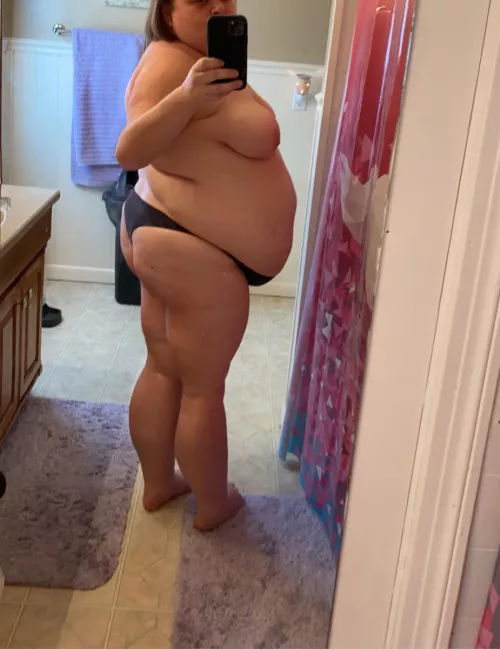 Anyone like boobs and bellies? 😘 by AngryChairAIC420