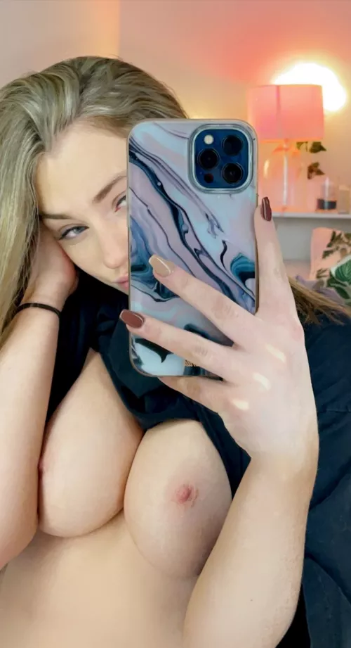 Anyone like my tits?😊 by kurieoe