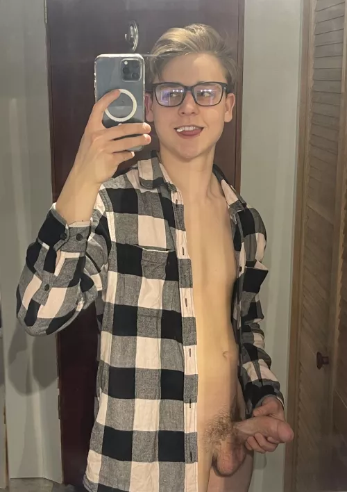 Anyone like nerdy boys with nice cocks? by AverageVirginCock