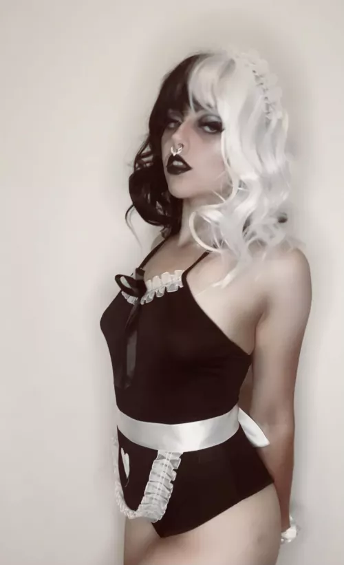 Anyone need a gothic little maid? 🥺🖤x by daffolionn