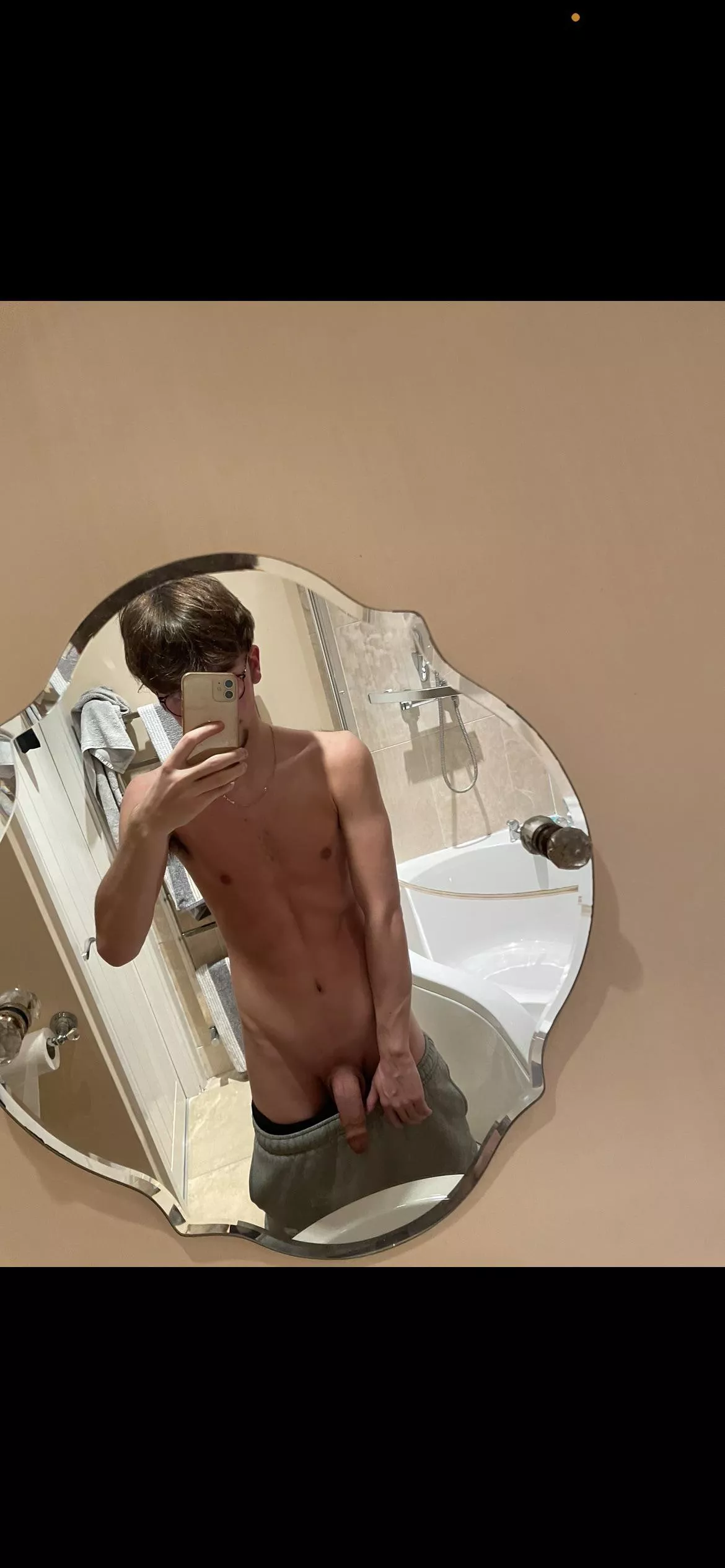 Anyone need a young twink to play with at night? (18) posted by CityBoyOscar