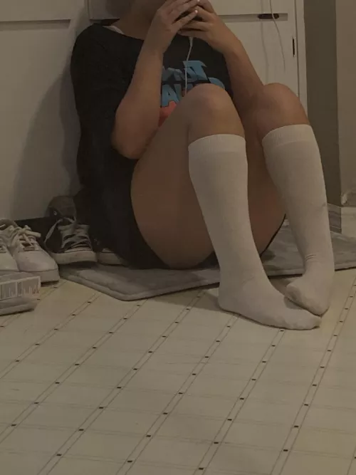 anyone up for some cuddles? by smol_besn