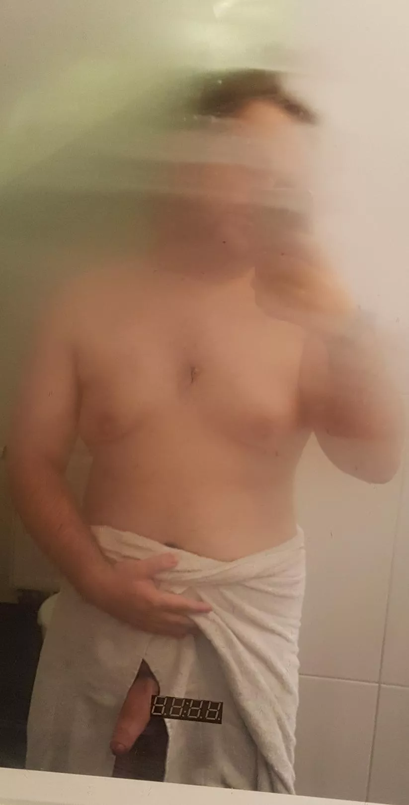 Anyone wanna come over :3 DMs open posted by Mekeke1917