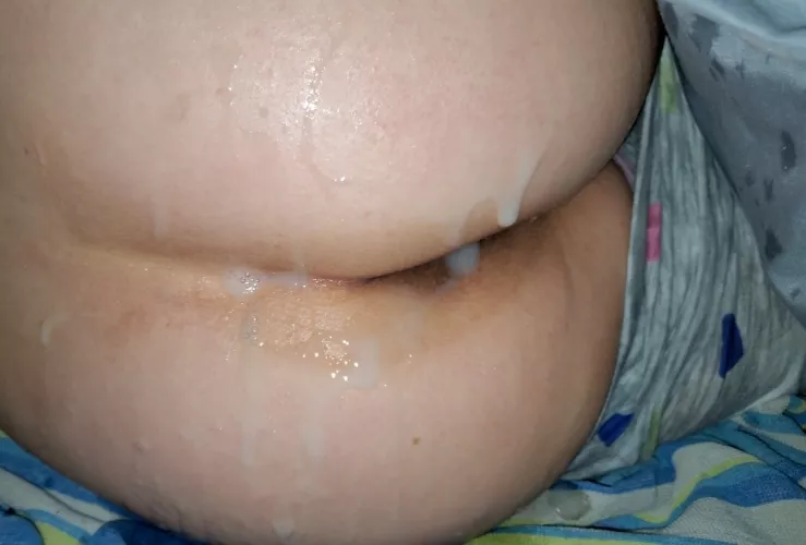 Anyone wanna cum on my wife's ass? by LevelProfit122
