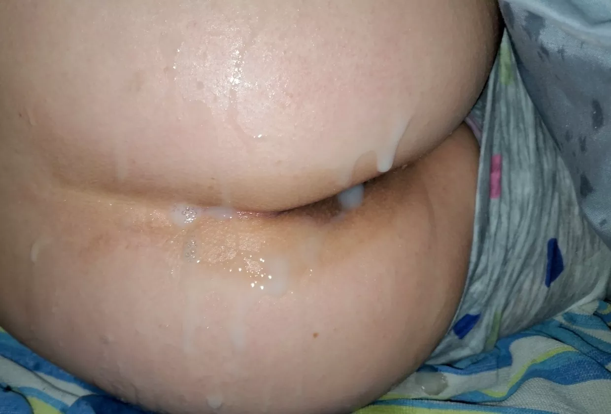 Anyone wanna cum on my wife's ass? posted by LevelProfit122
