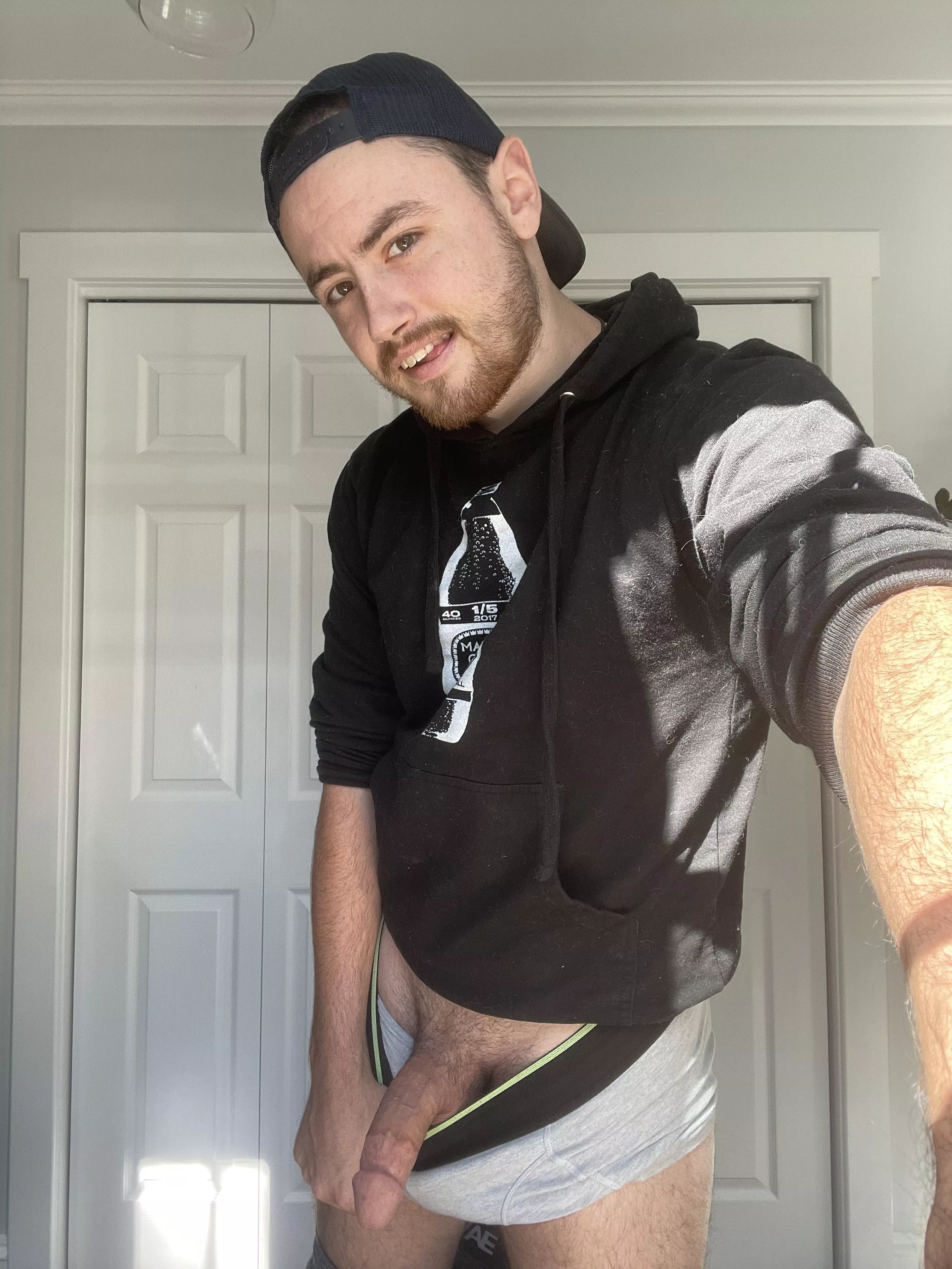 Anyone wanna distract me from work? posted by 2nedibles