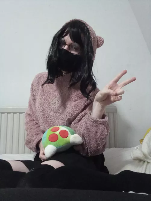 Anyone wanna join me for snuggles and speedrunning..? by Gwen_the_femme