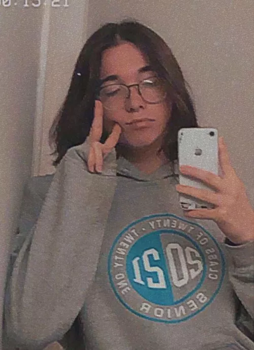 Anyone wanna kiss me?😳 by slutti-femboi