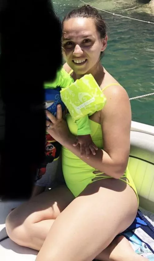 Anyone wanna trade creepy shots I got ass pics of this mom by daonebyby2