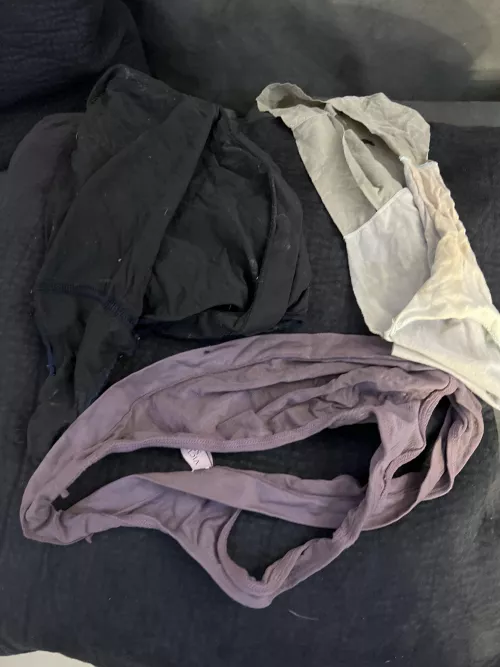 anyone wanna trade or talk ab sis or moms panties by CupcakeRelative3303