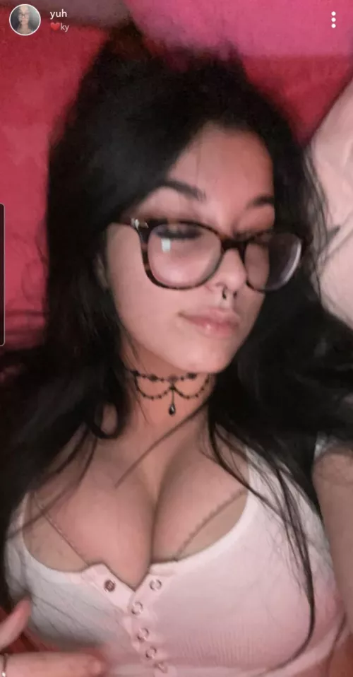 Anyone wanna trib this slut (dm me) by onjahhhh