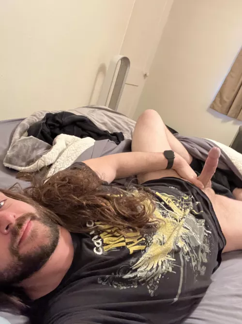 Anyone want to cuddle up? I’m lonely by kneebeater23