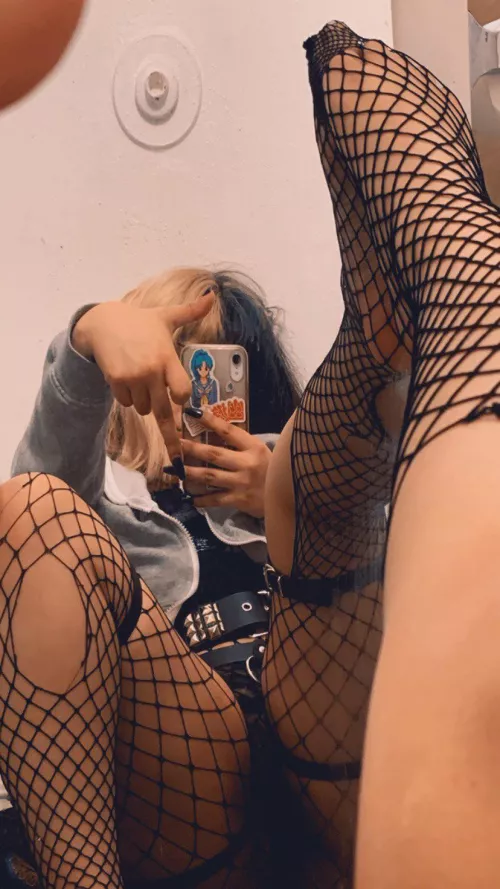 Anyone want to keep me occupied 😛. Link in the comments by Takemesenpai