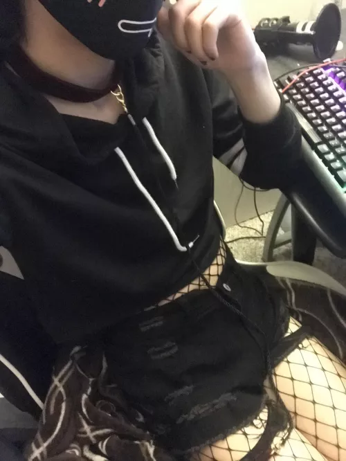 Anyone want to play games with me :3 by emoparker54