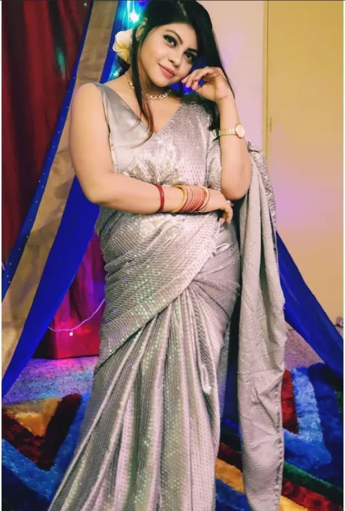 Anyone wants my hot nd slutty teacher..dm asap by dummercummer1