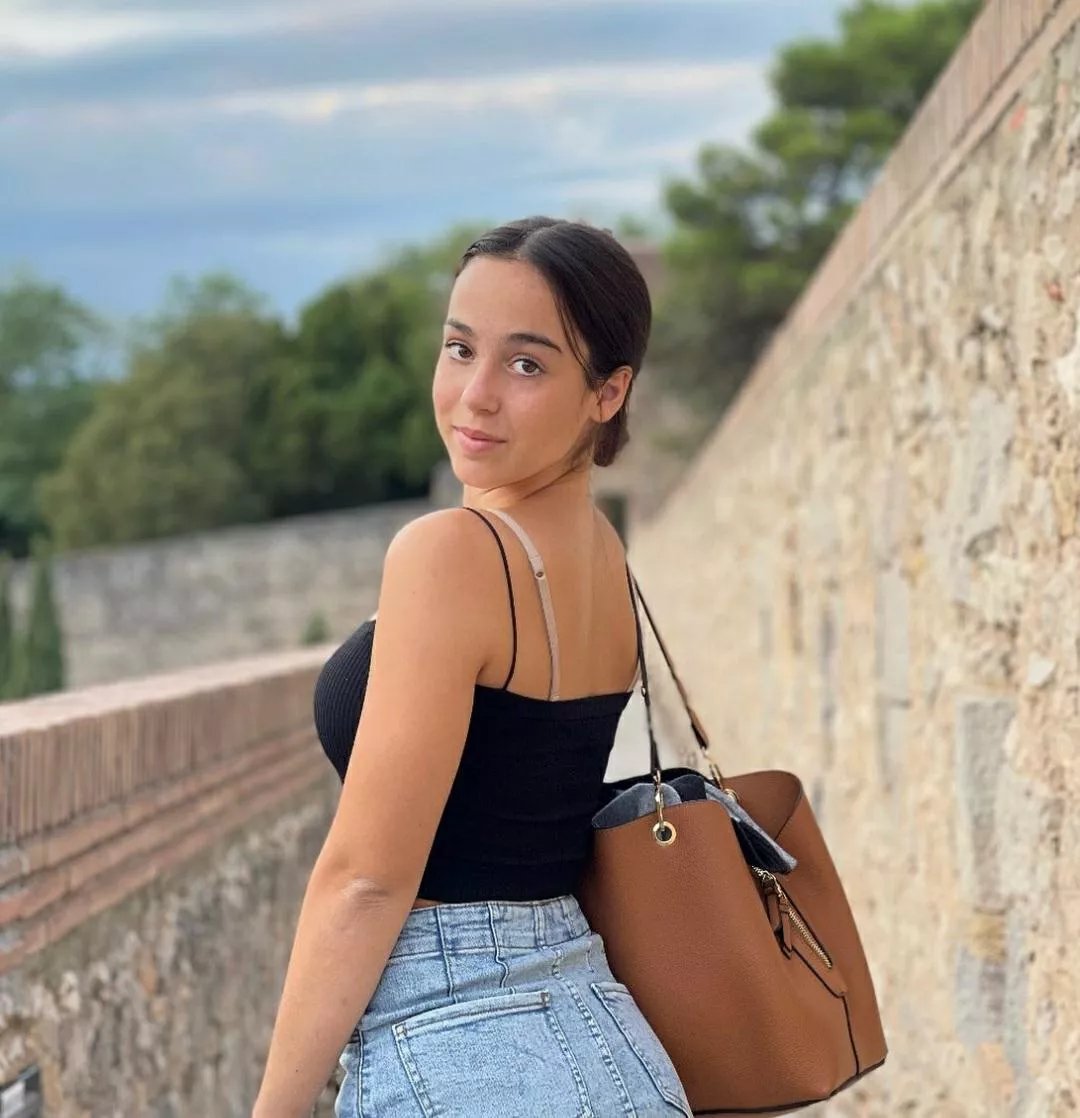 Anyone wants to take a walk with me?🥰 posted by Otherwise-One-3717