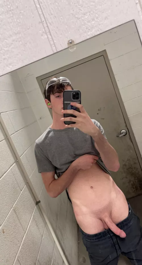 Apparently i’m a “distraction” at work by LengthyandLanky