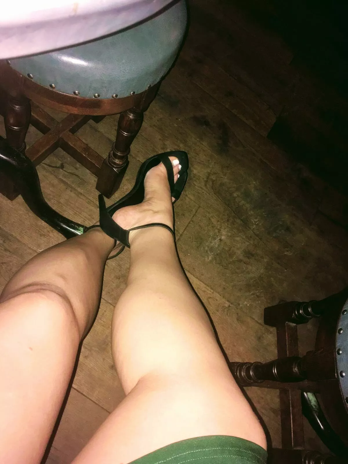 approach me, take me to the toilet and worship them right in this bar 😈 posted by mm_feet88