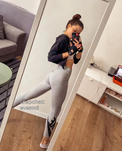 are the pervs still awake? [F]19 by smallelephant516