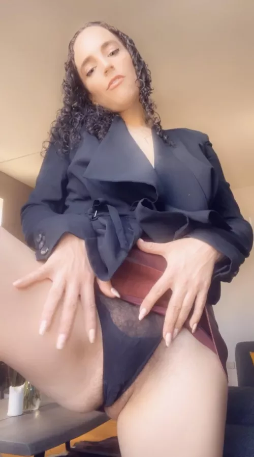 Are you a submissive slave willing to be own by dominated wildly beyond your imagination I’d love to suffocate you with my whole ass on your face until you can’t breath Snapchat: kourtneyhansley by mistresskourtney246