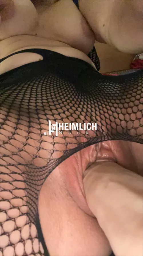 Are you disappointed that I wax my pussy now for over 10 years and that there will never be again some pussy hairs❓40+ MILF SuisseLady by heimlich_nackt