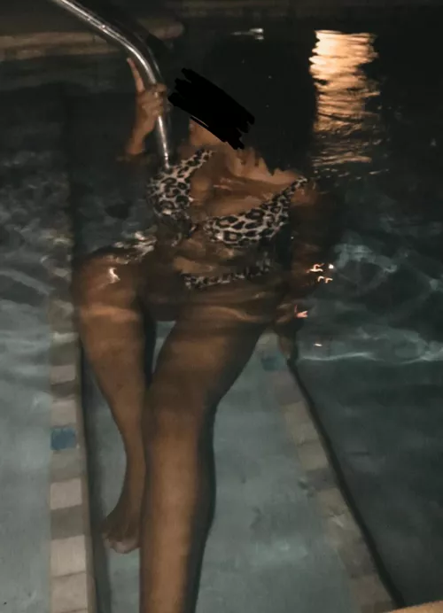 Are you gonna swim with me by parallel_dolll