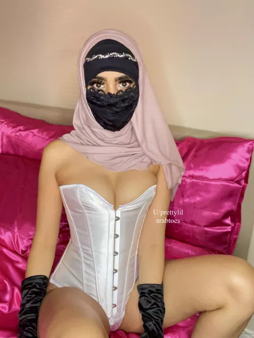 Are you into Muslim girls with my body type? by prettylilarabtoes